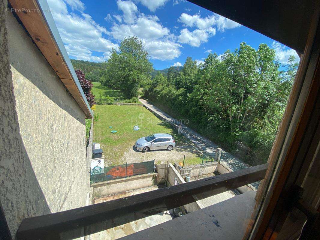 Appartement à VIEU-D'IZENAVE