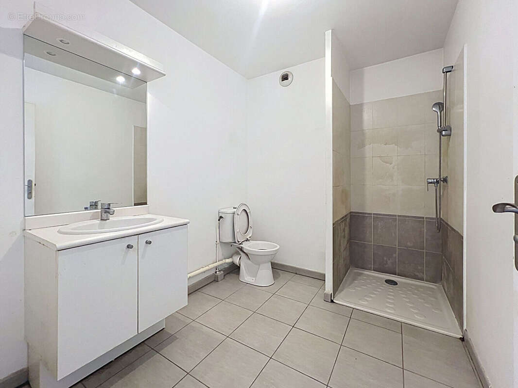 Dernier étage avec grande terrasse - Studio lumineux de 26,40 m² - Marseille 10e - photo 7