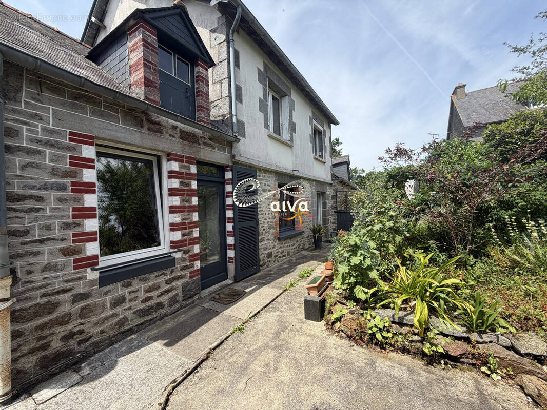 Maison en pierre à vendre Mesnil Roc'h - 80m²- 2 chambres - espace du stockage au dessus du garage  - Maison à PLESDER