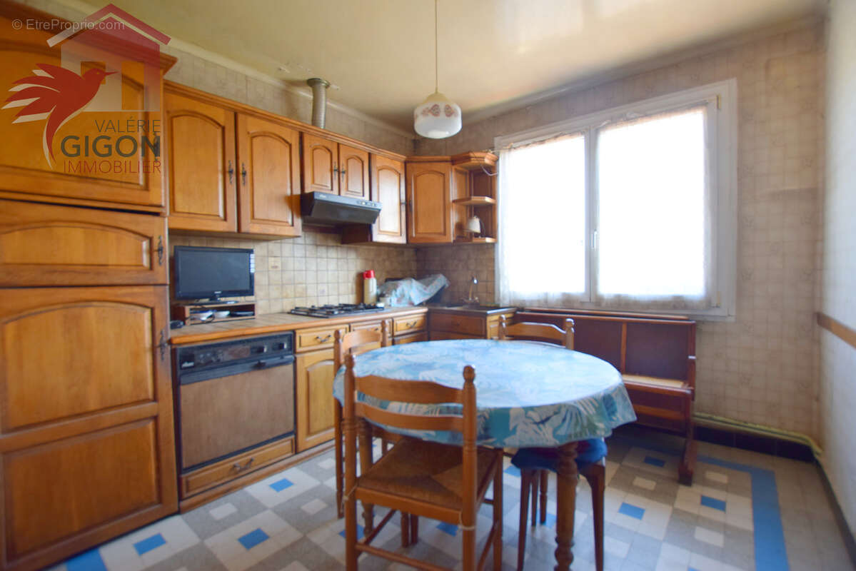 Venez découvrir cette CHARMANTE MAISON TRADITONNELLE de plain-pied sur sous-sol..... - photo 2