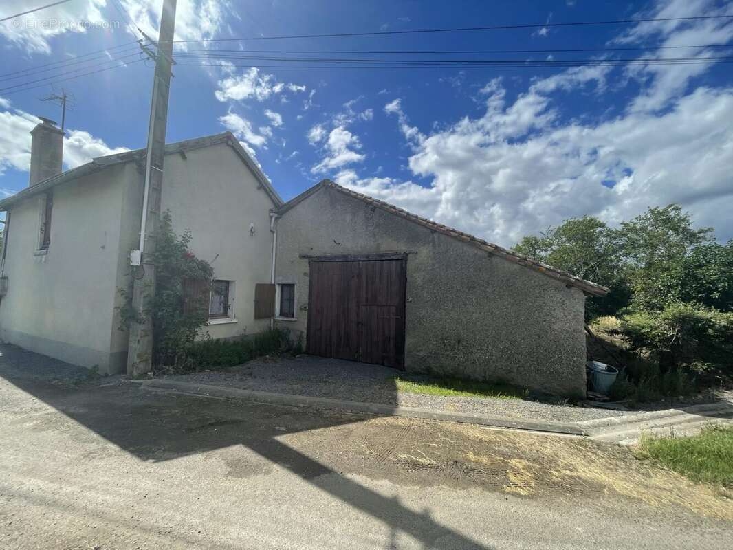 Maison 90 m² à La Puye  - photo 4