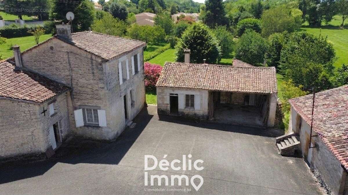 Maison à CHAMPNIERS