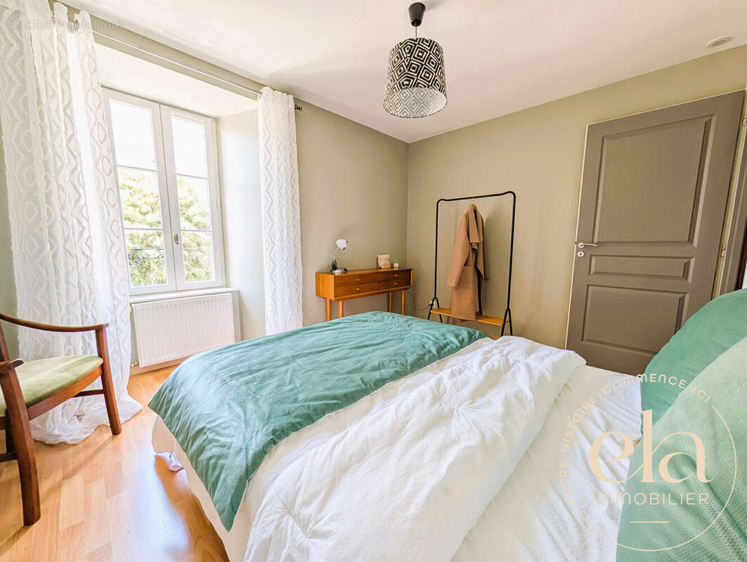 Appartement 325 m² à Pouzauges  - photo 7