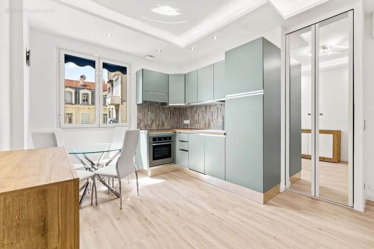 Vente Nice - Carré d'Or - 2 Pièces Rénové - Etage Elevé - photo 2