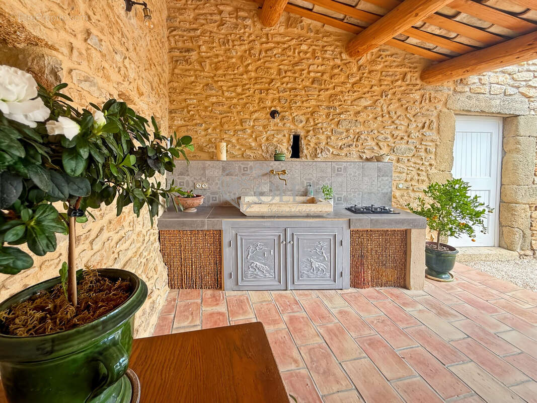 Maison à SAINT-MARCEL-DE-CAREIRET