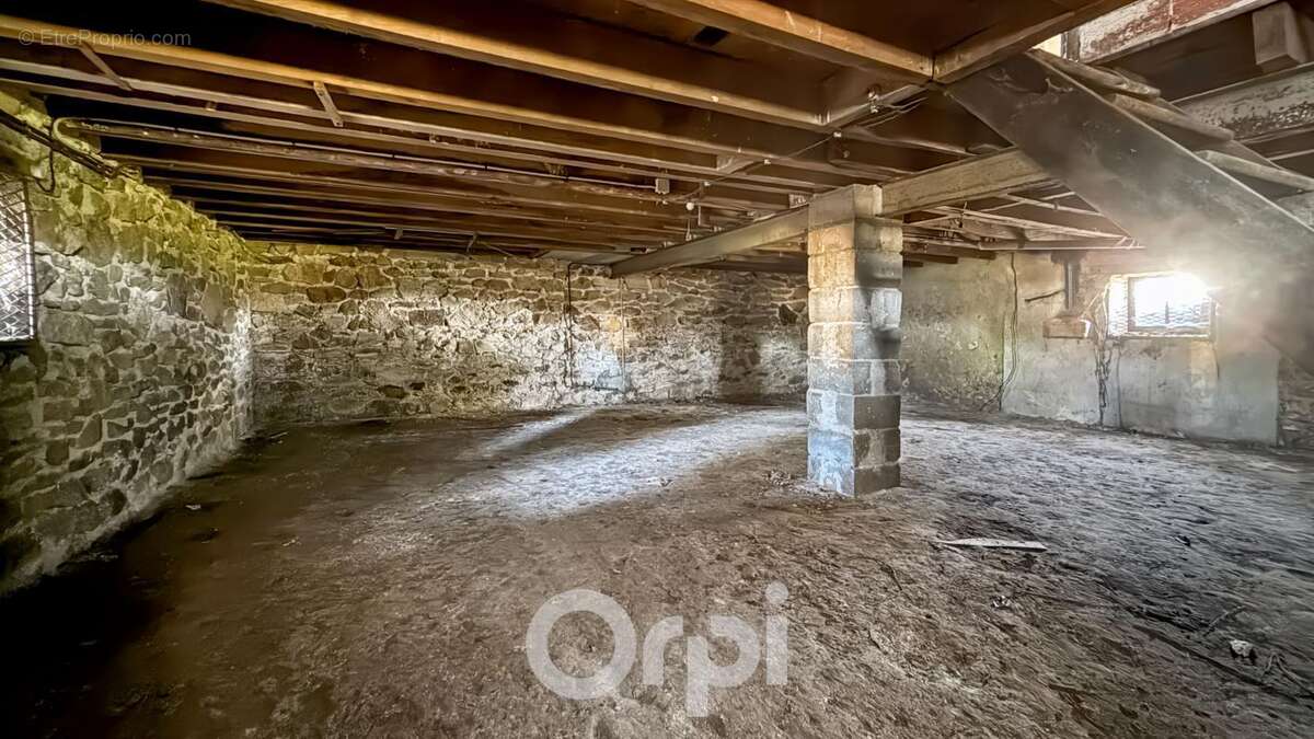 Maison à LA JONCHERE-SAINT-MAURICE