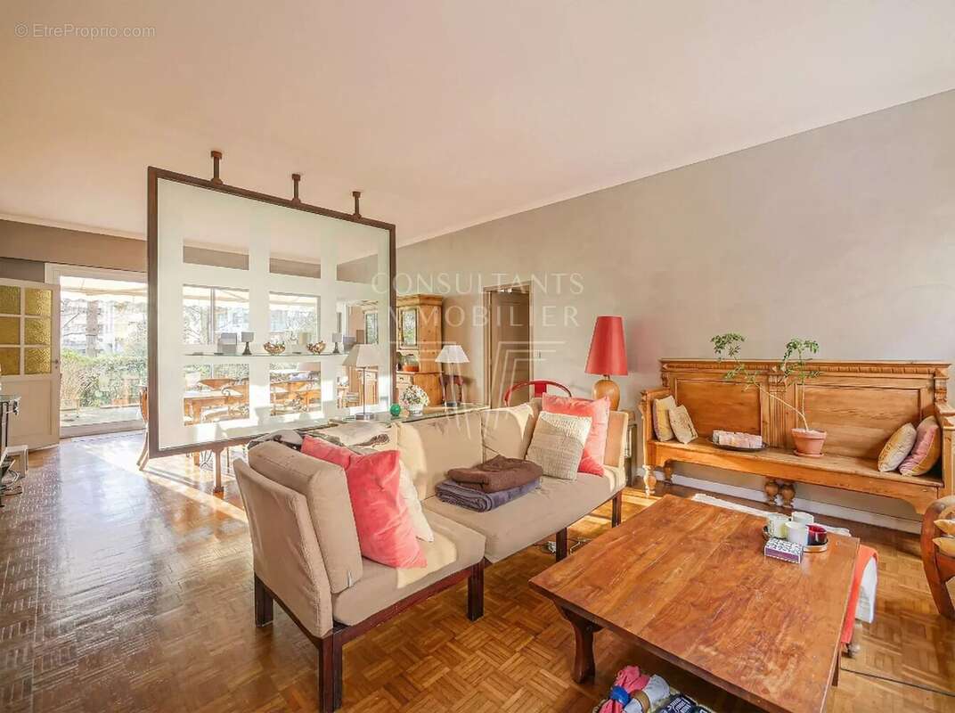 Appartement à NEUILLY-SUR-SEINE