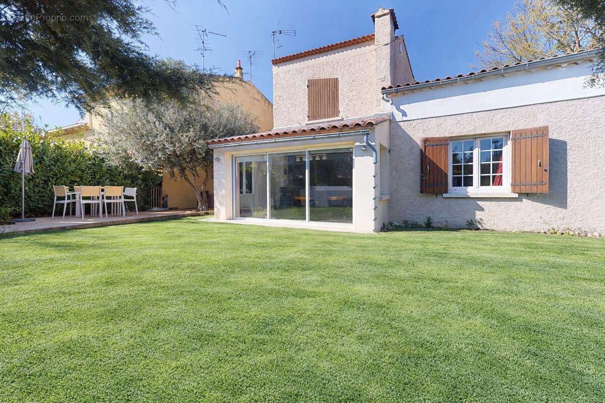 Maison à LE PONTET