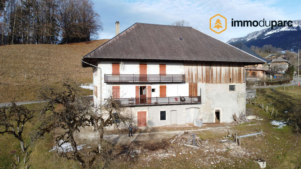 Maison à BELLECOMBE-EN-BAUGES
