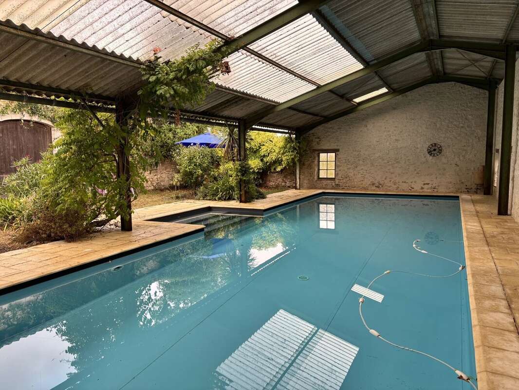 Maison à MONTAIGU-DE-QUERCY