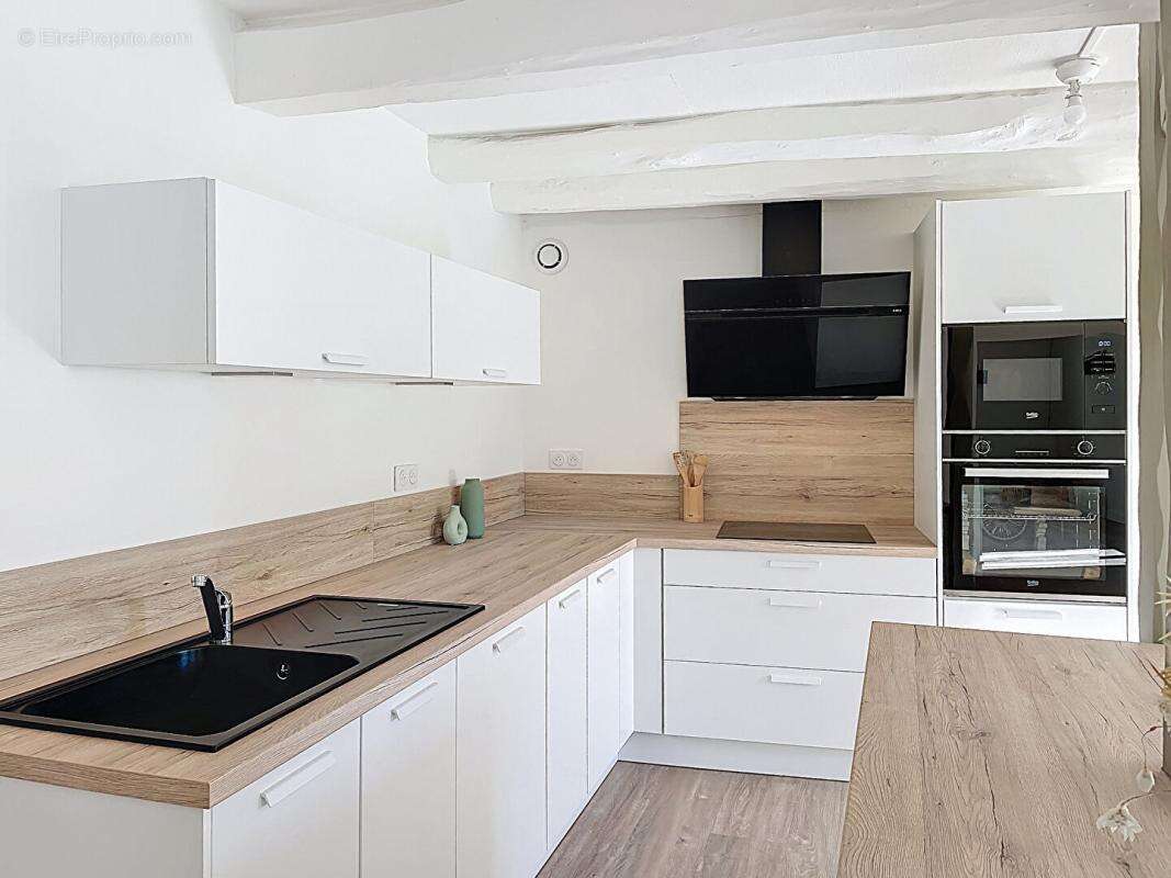 Belle demeure en pierre rénovée centre village 232 m2, 5 chambres, jardin, dépendance - photo 5