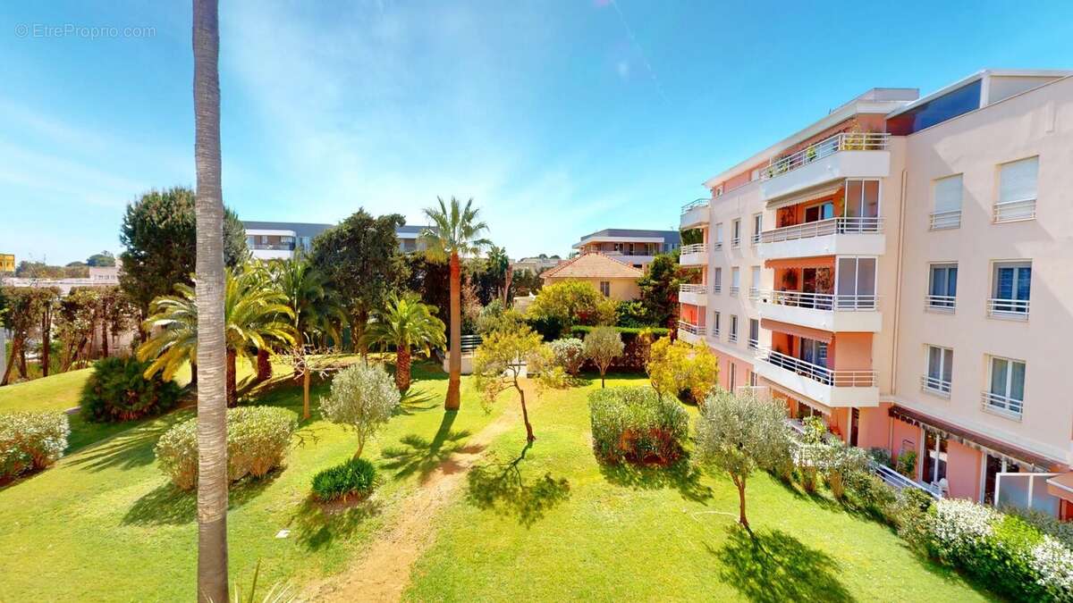 Appartement à VILLENEUVE-LOUBET