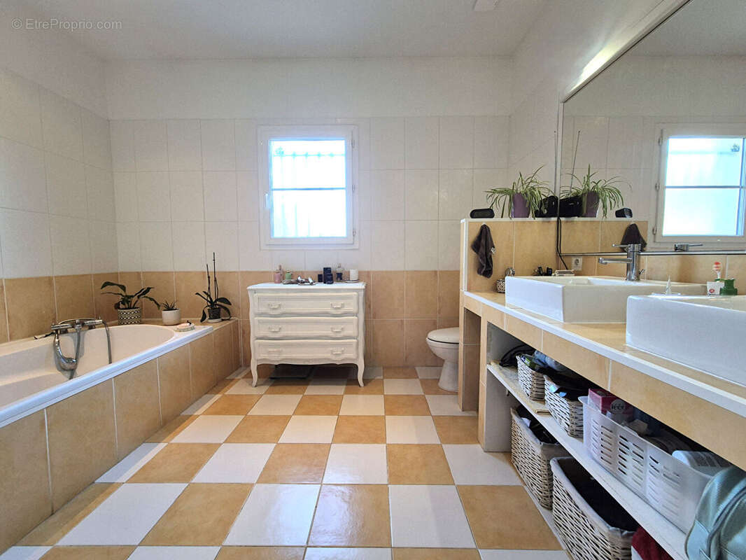 Maison à SAINT-GEORGES-DU-BOIS