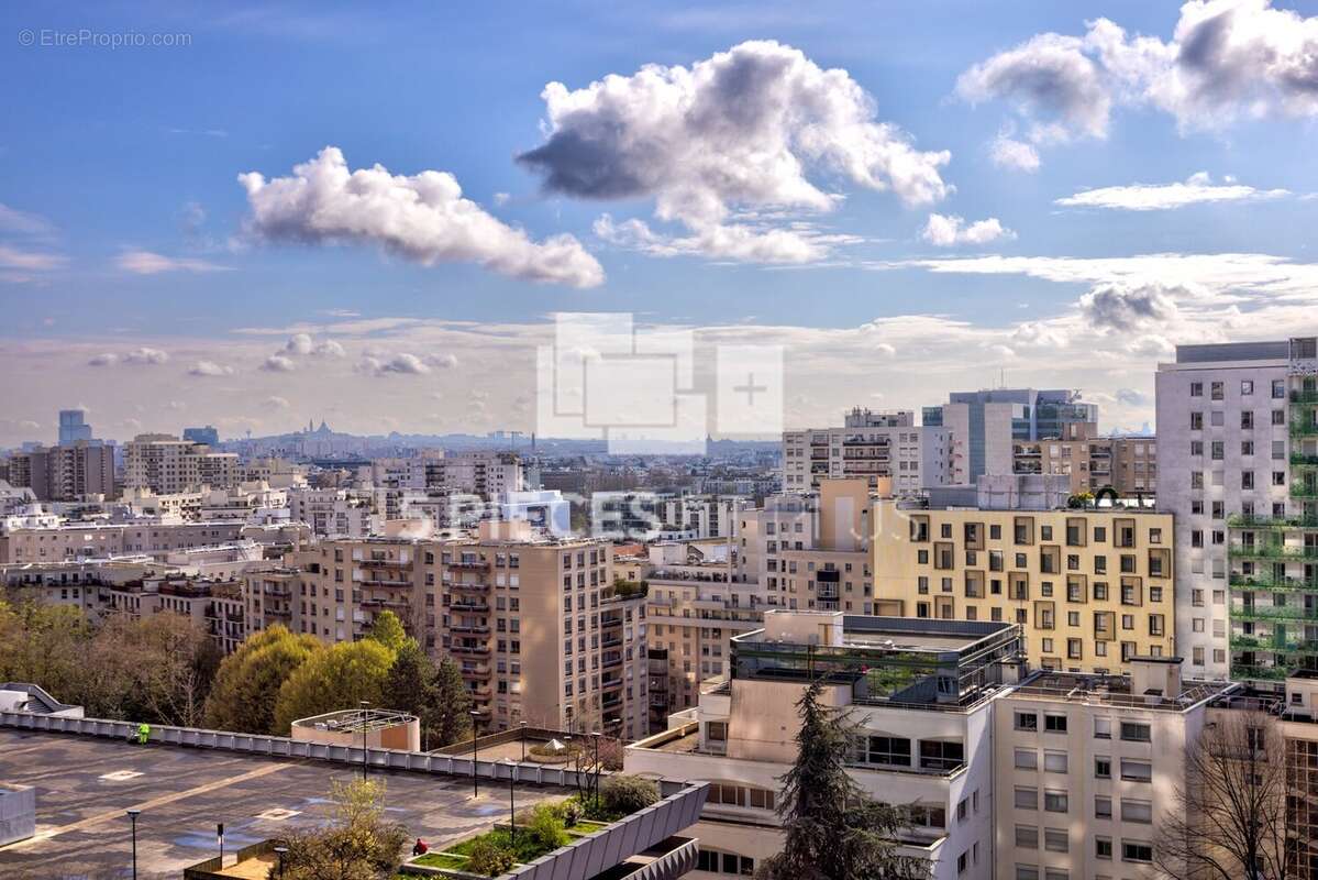 Appartement à COURBEVOIE