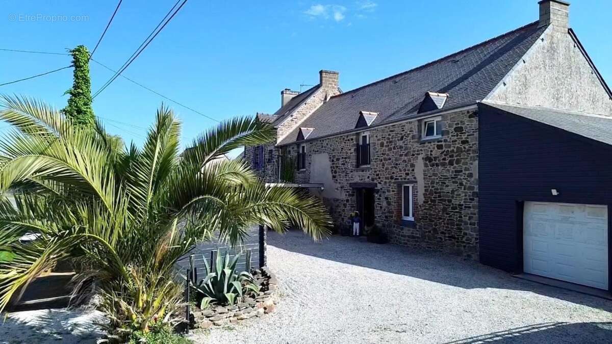 Maison de caractère en pierres – 171 m² – 5 chambres – Piscine – Dépendances - photo 10