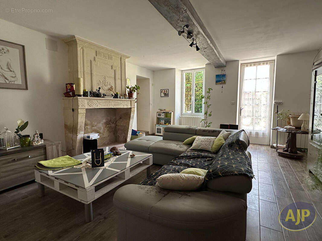 Maison charentaise de 185 m². - photo 7