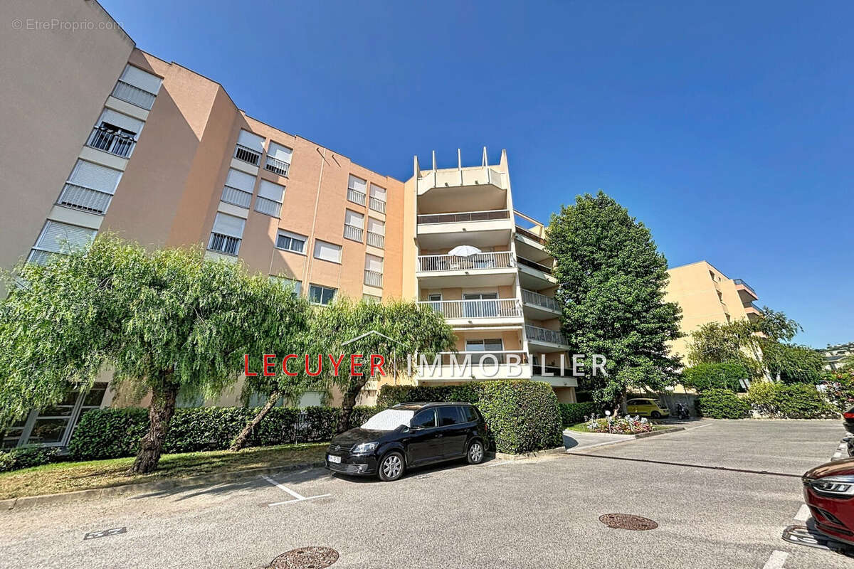 Appartement à VALLAURIS