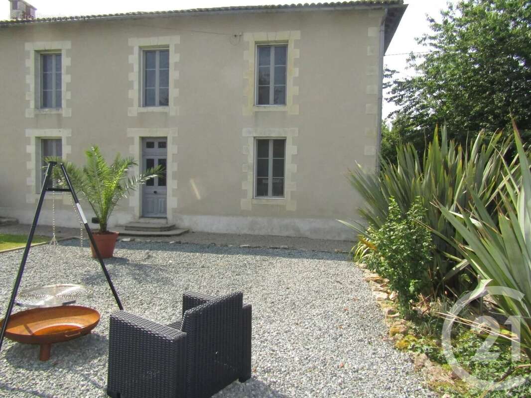 Maison à SAINT-COUTANT