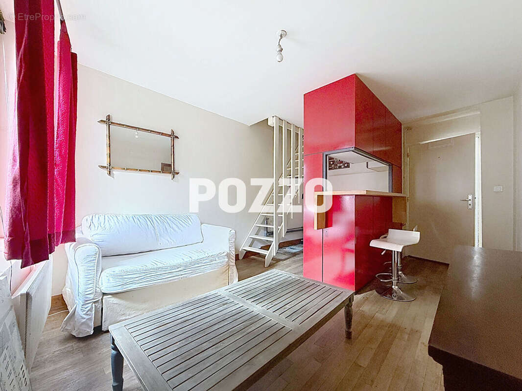 Maison à LA RIVIERE-SAINT-SAUVEUR