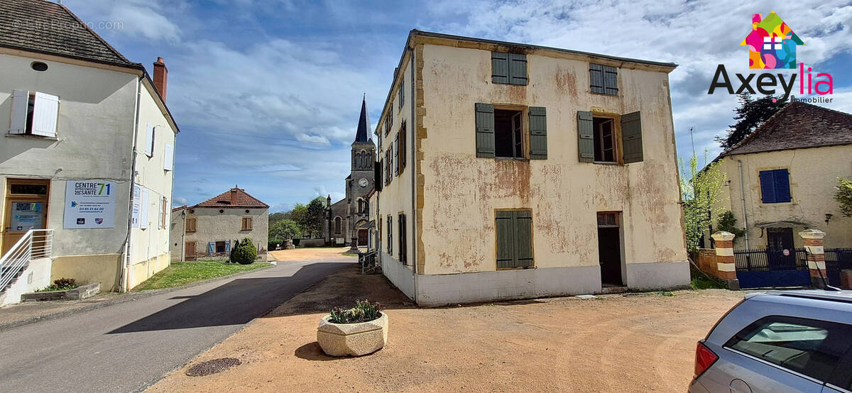 Maison à CHENAY-LE-CHATEL