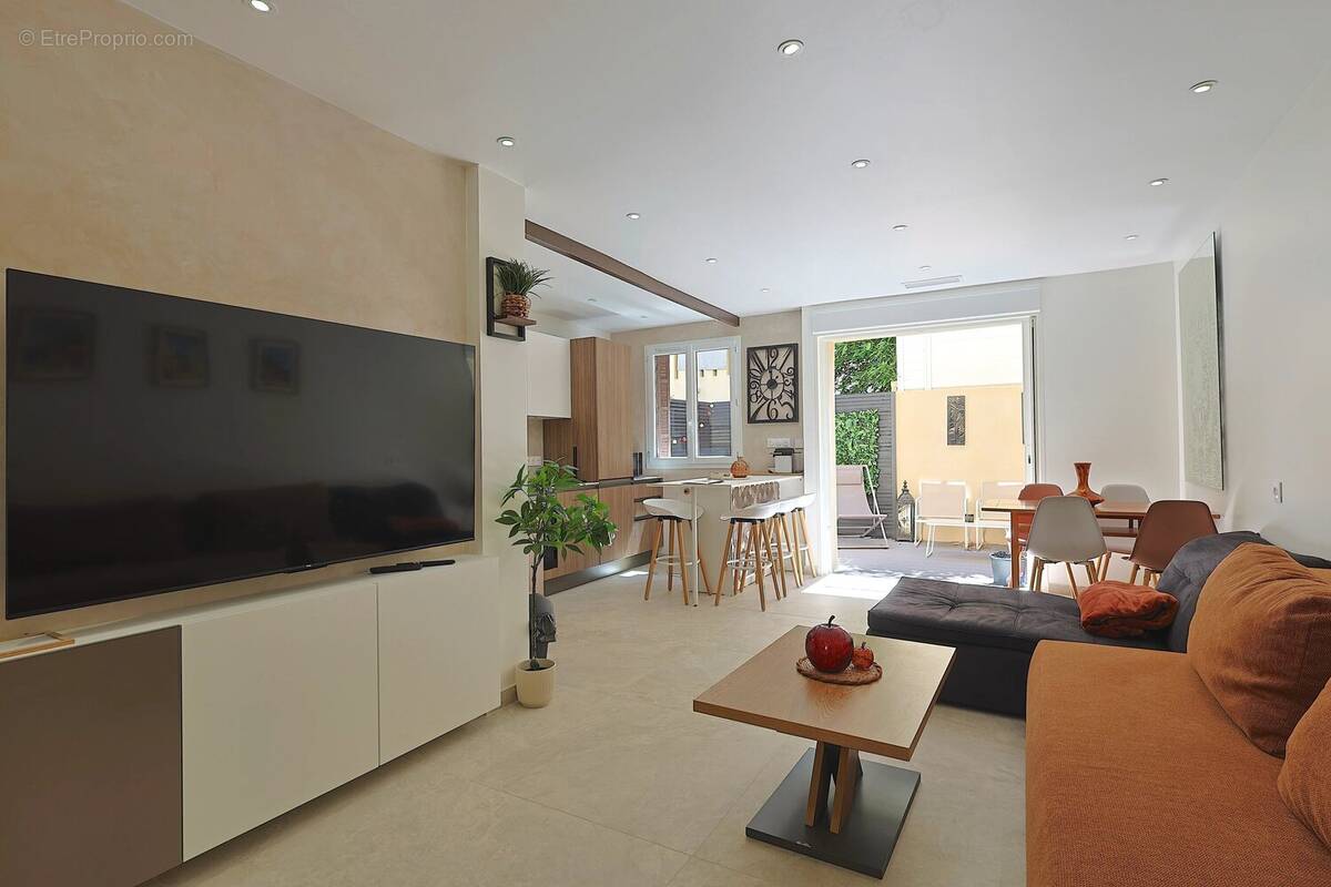 Appartement à VALLAURIS