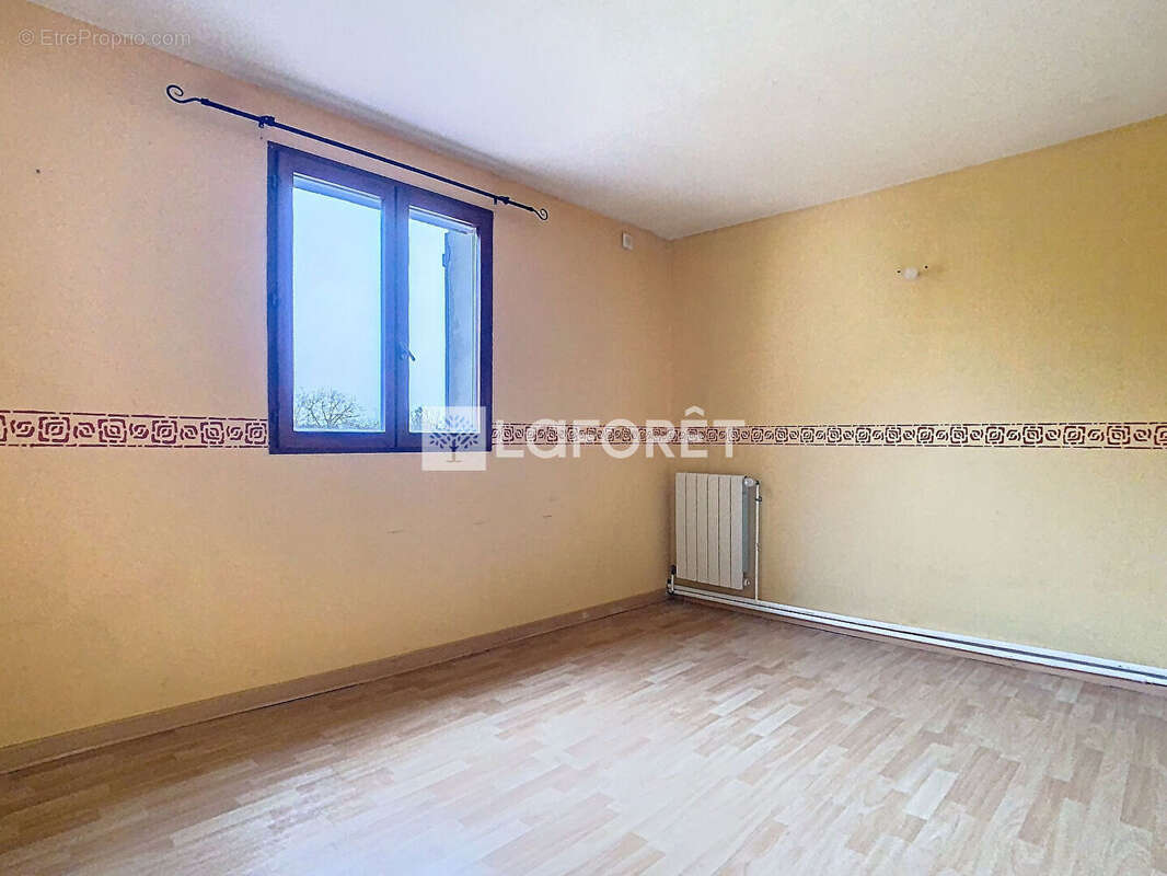 Maison à SAINT-REMY-EN-BOUZEMONT-SAINT-GENEST-ET-ISSON