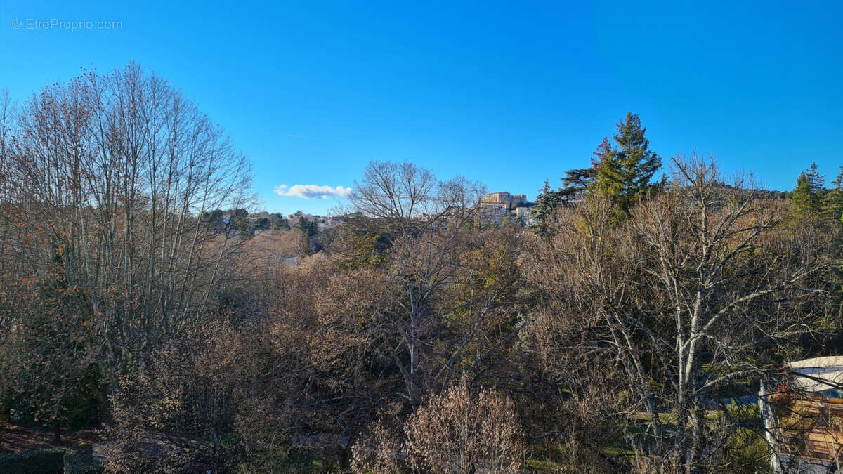 Appartement à GREOUX-LES-BAINS