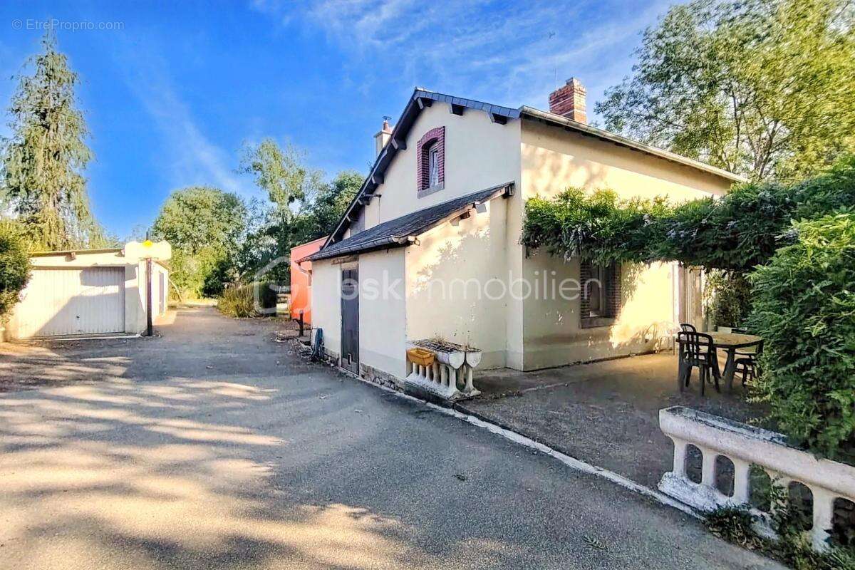 Maison à ARGENTRE-DU-PLESSIS