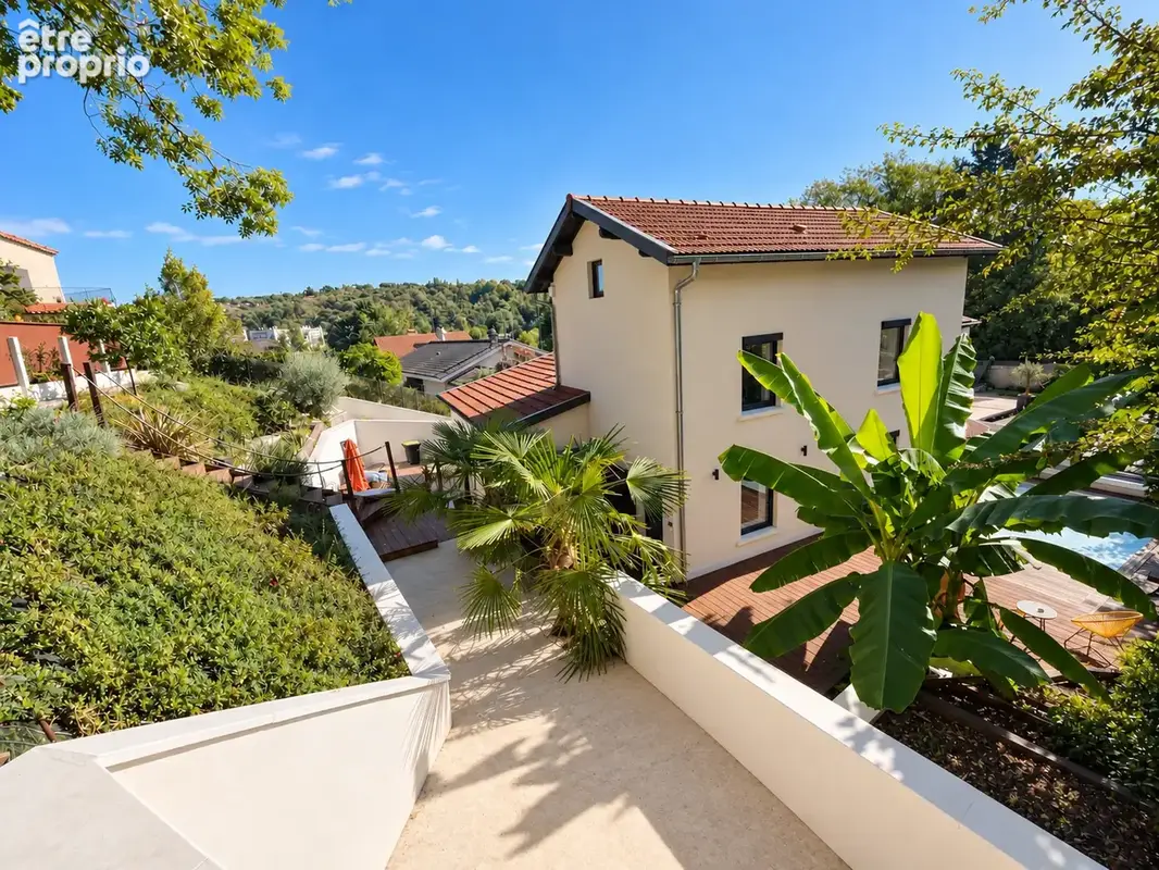 Propriété familiale rénovée avec piscine   sainte-foy-lès-lyon - photo 2