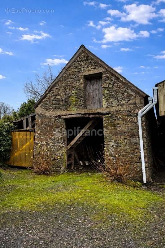 Ensemble immobilier à rénover – Grand terrain – PLOUDIRY (29) - photo 12