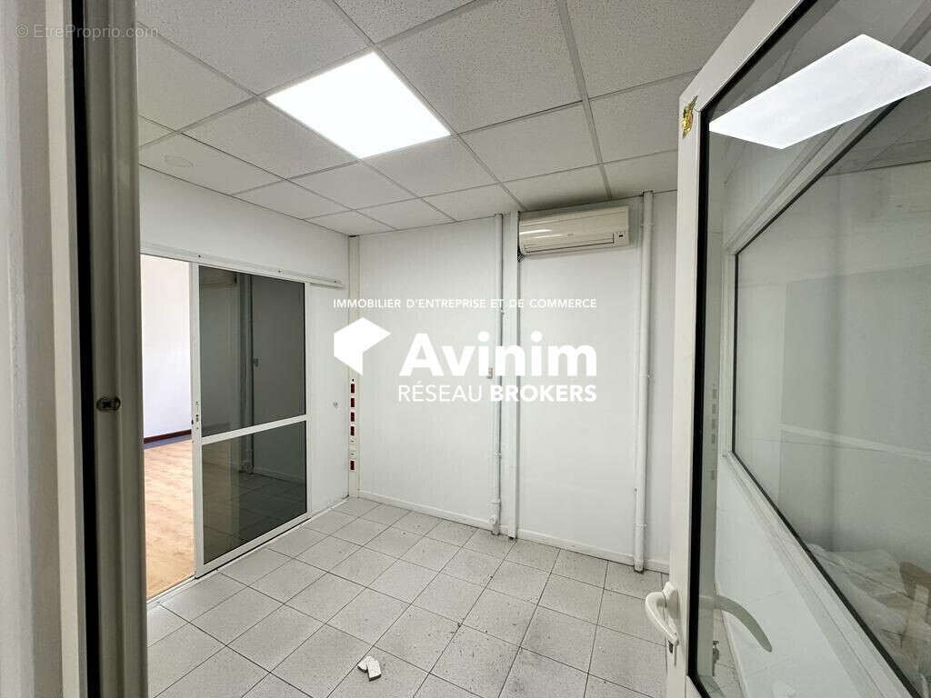 Commerce 105 m² à Pointe-A-Pitre  - photo 7