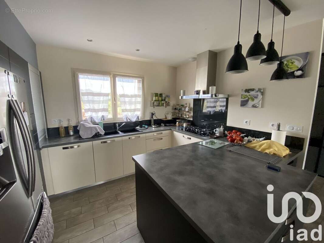 Maison 140 m² à Theil-Rabier  - photo 4