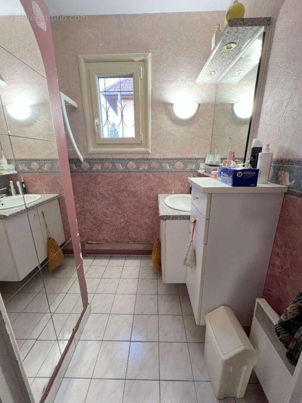 Maison à NEUVILLE-SUR-SARTHE