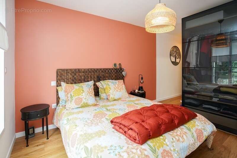 Tours - quartier coty - t4 traversant de 106m2 - vue parc - 2 parkings - photo 6