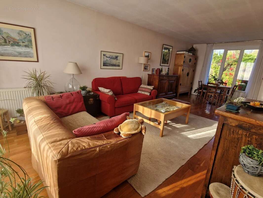 Maison à VOISINS-LE-BRETONNEUX