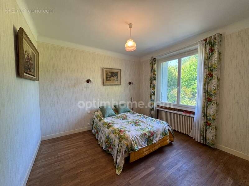 Maison à SAINT-SULPICE-LES-FEUILLES