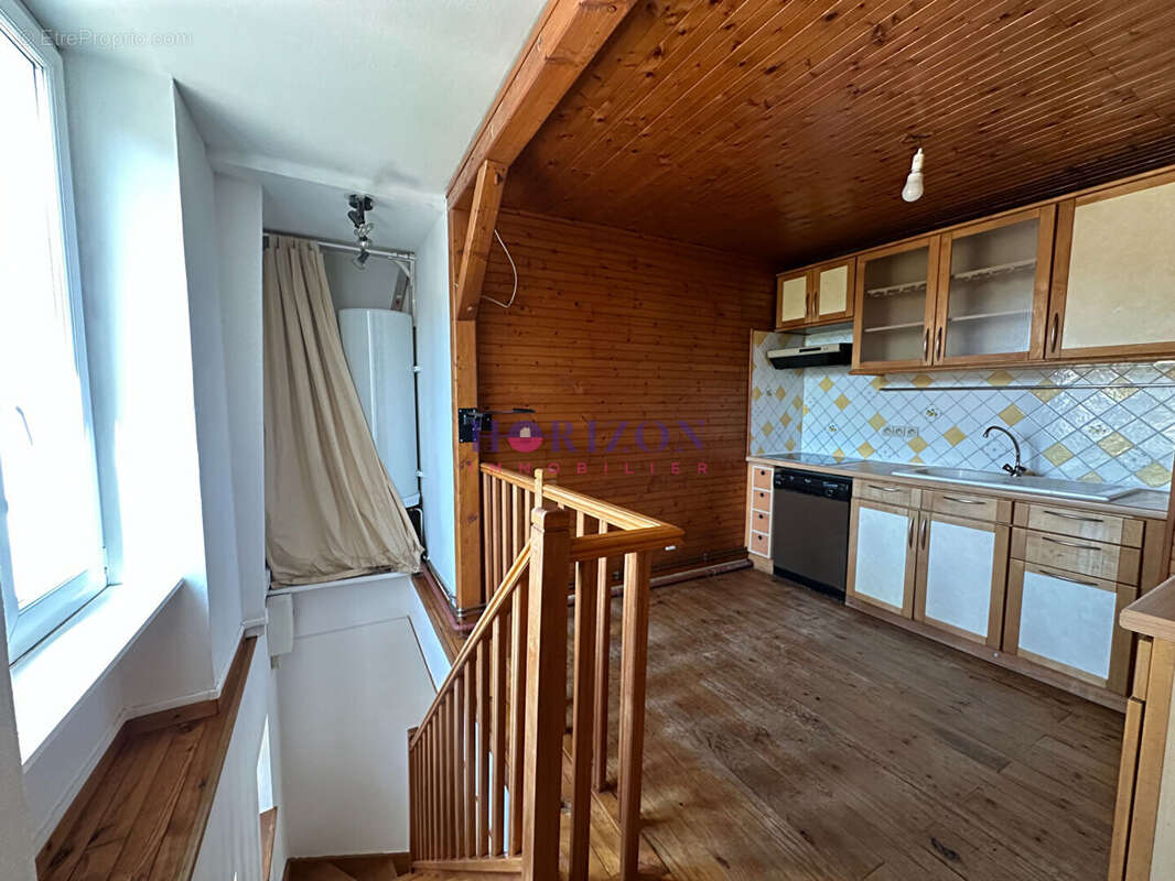 Appartement à LA CHAPELLE-EN-SERVAL