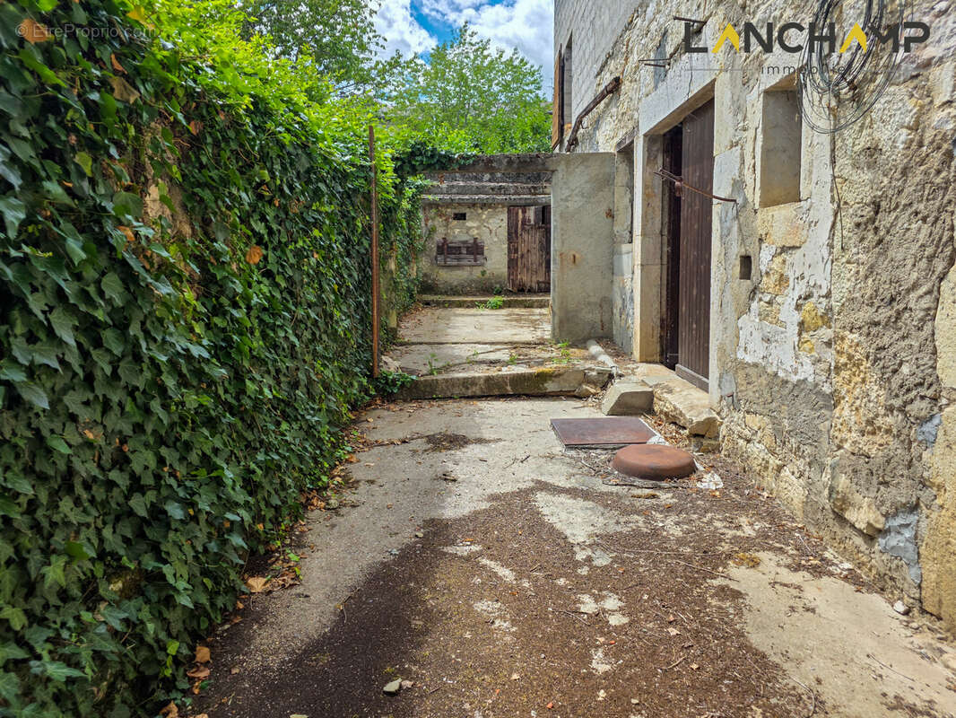Maison de 134 m2 avec grange de 230 m2   Un potentiel exceptionnel - photo 16