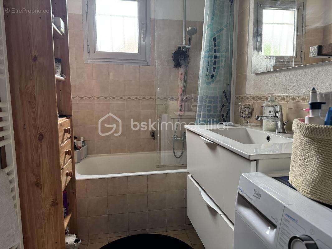 À Saint-Raphaël (83700), dans un quartier recherché, beau T3 de 59,84 m² avec terrasse, jardin privatif de 39 m², garage et cave - photo 18