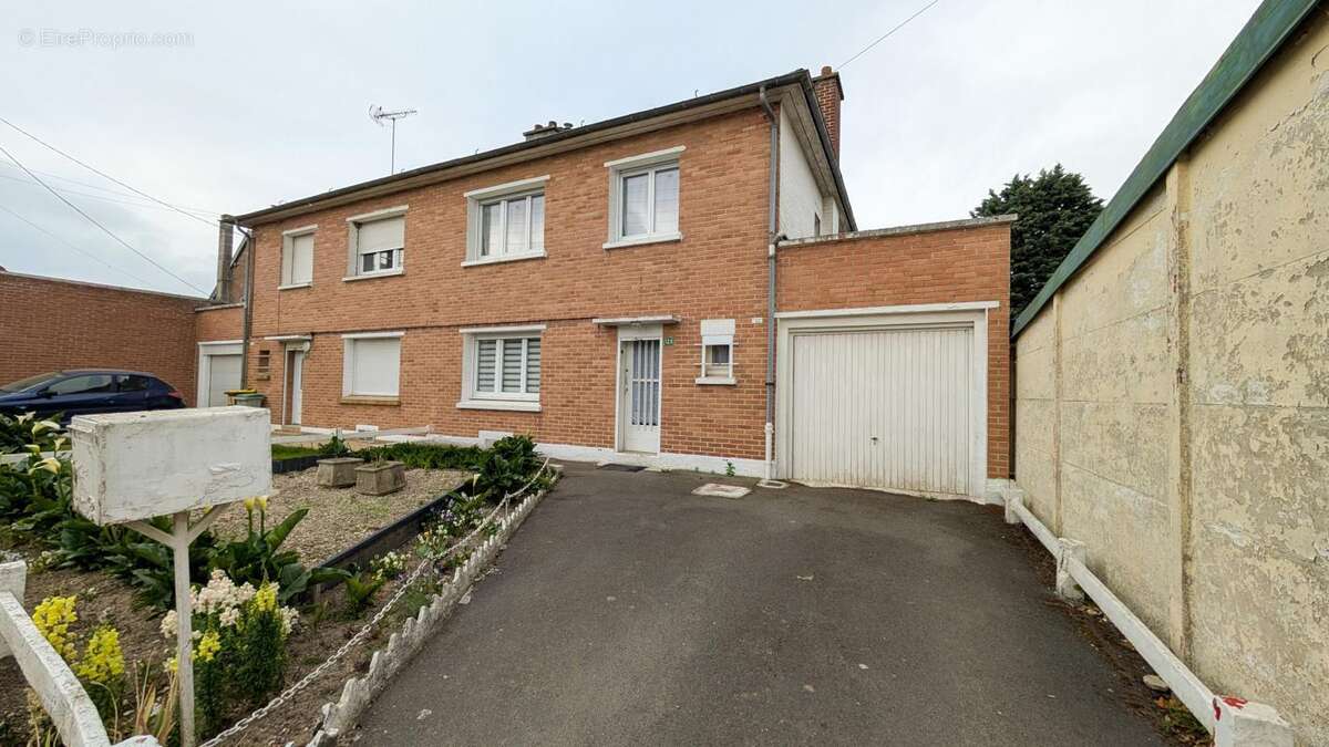 Maison à GOUZEAUCOURT