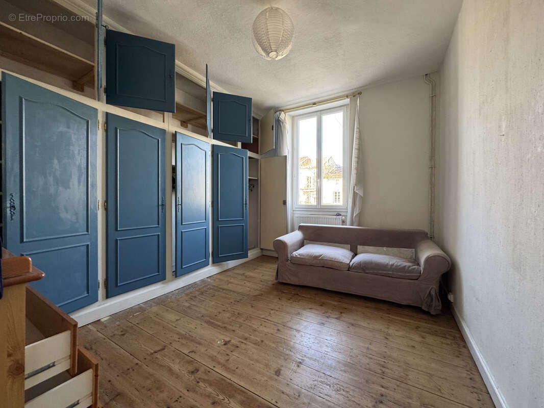 Maison à BARBEZIEUX-SAINT-HILAIRE