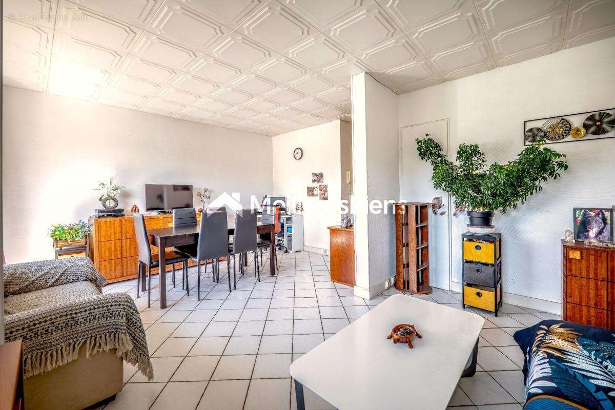 Appartement à FRESNES