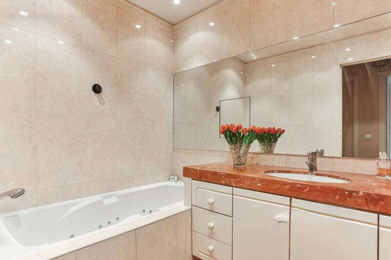 Appartement à NEUILLY-SUR-SEINE
