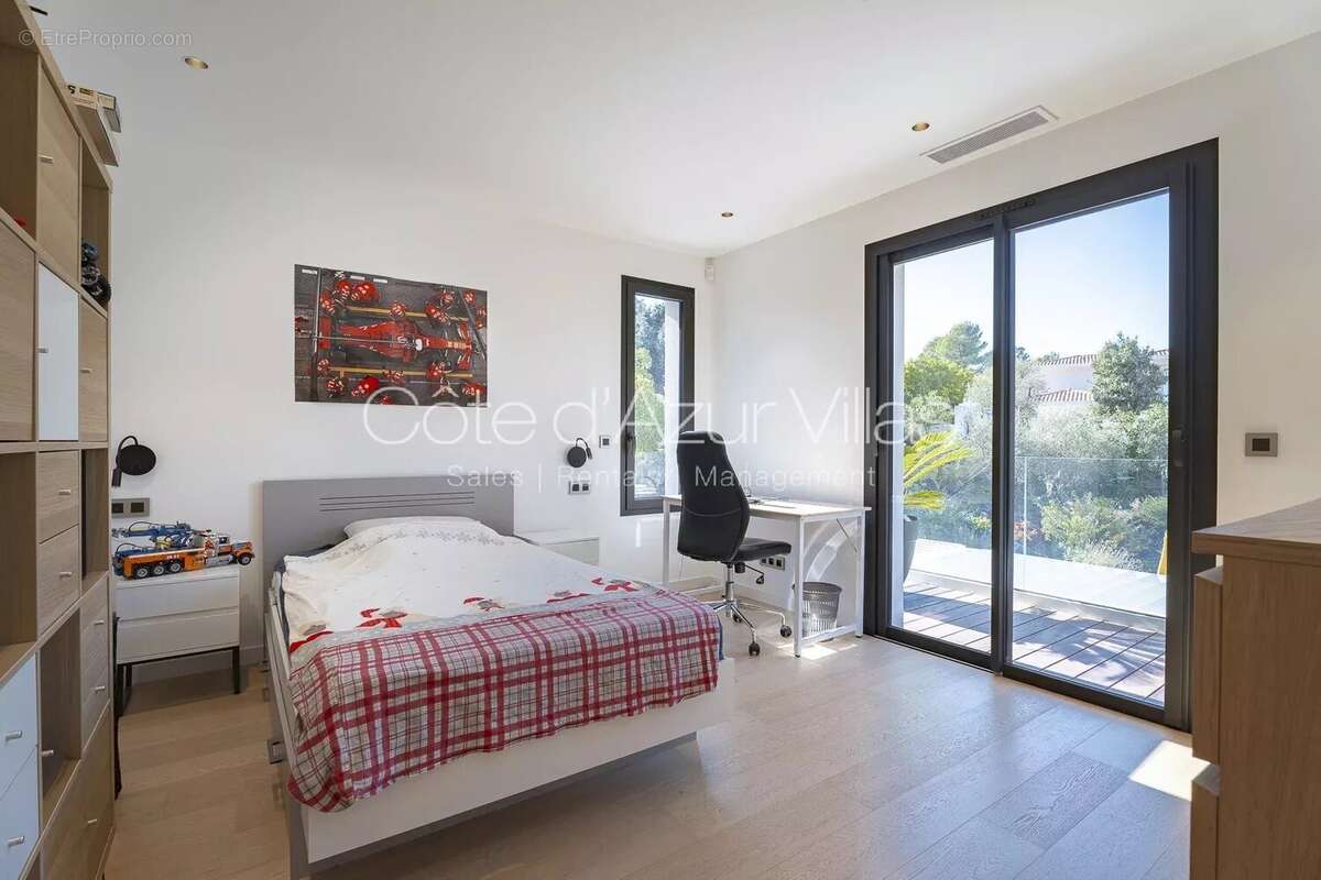 Maison à ROQUEFORT-LES-PINS