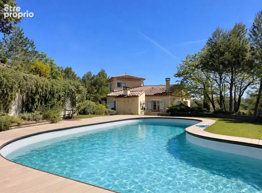 Villa sur terrain boisé avec dépendances + piscine - photo 3