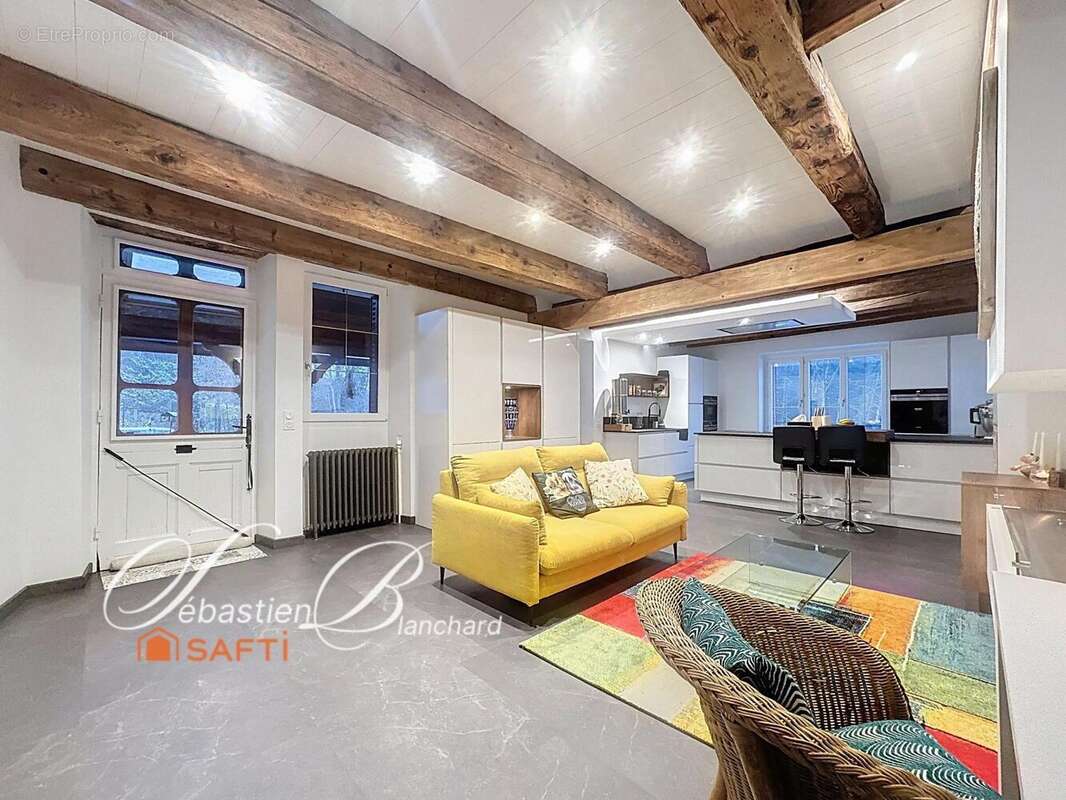 Photo 2 - Maison à CHAMPAGNE-EN-VALROMEY