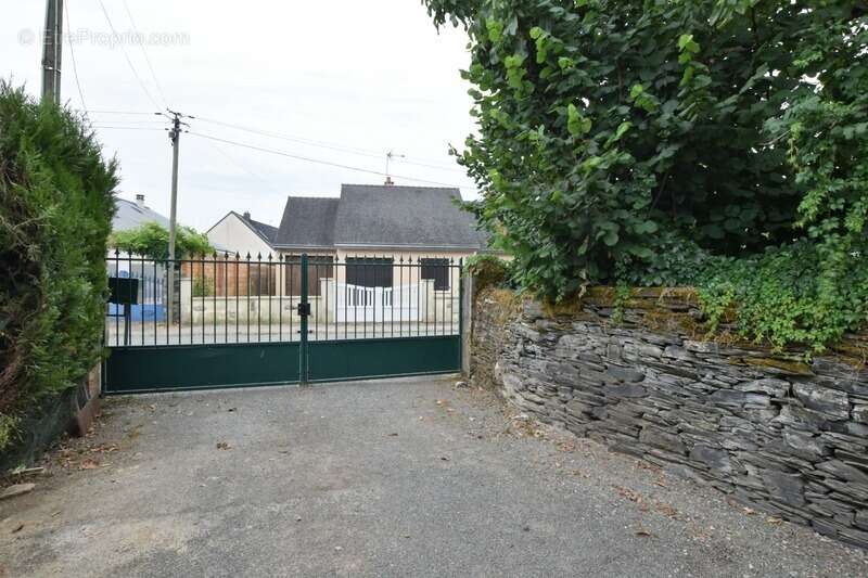Maison en plein centre d'Avrillé avec grand terrain - photo 4