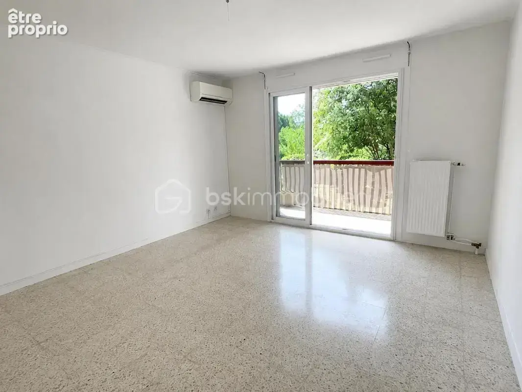  T2 Aix-en-Provence – Balcon, garage, parking et fort potentiel - photo 2