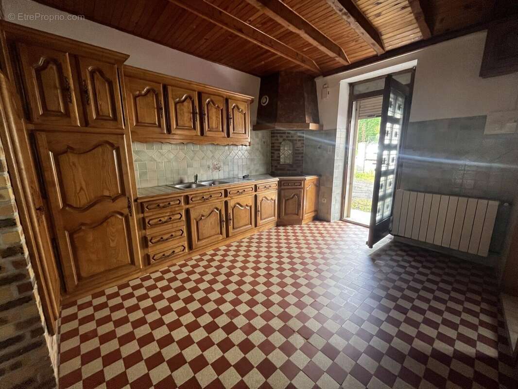 Maison 170 m² à Roumazieres-Loubert  - photo 5