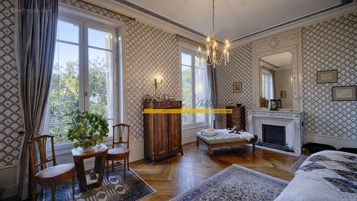 Maison à MONTELIMAR